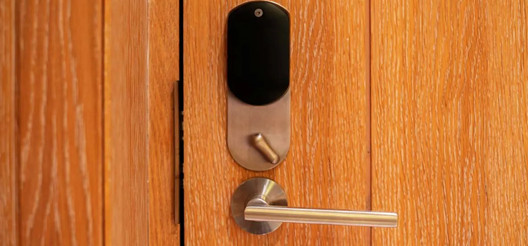 Automatic Locking Door Knob Kerdon